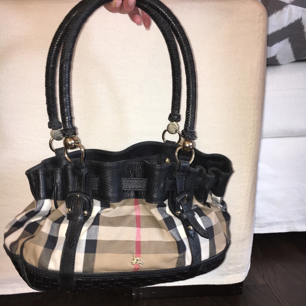 Burberry 100% authentic shoulder bag